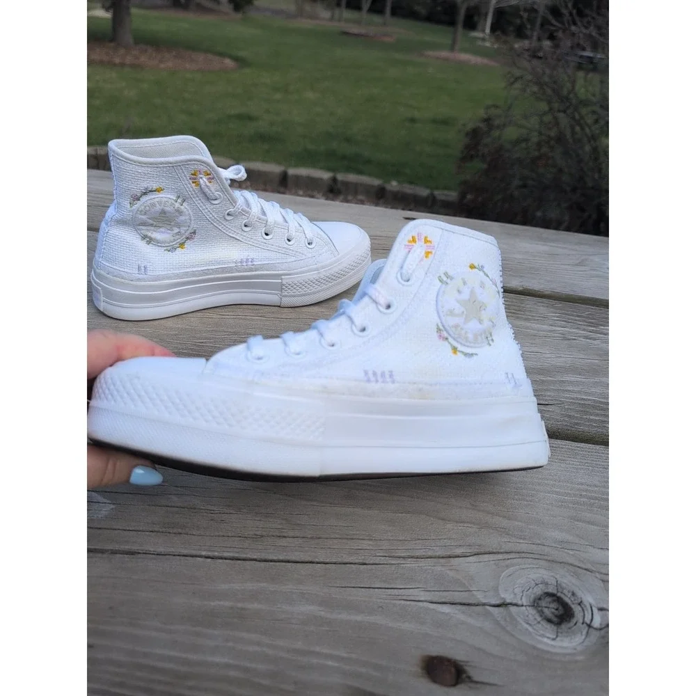 Converse Chuck Taylor White High Lift  Sneakers Floral Embroidery Women Sz  6.5 - Picture 5 of 9